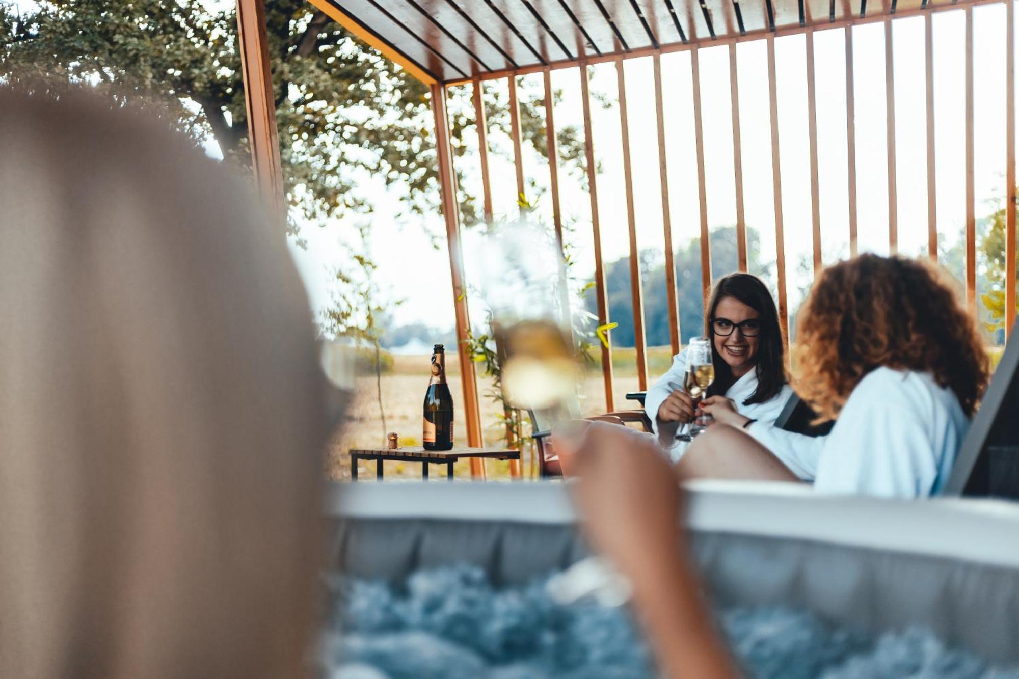 Terme Banovci - Mobilne Hiske Med Brajdami Hotel Exterior foto